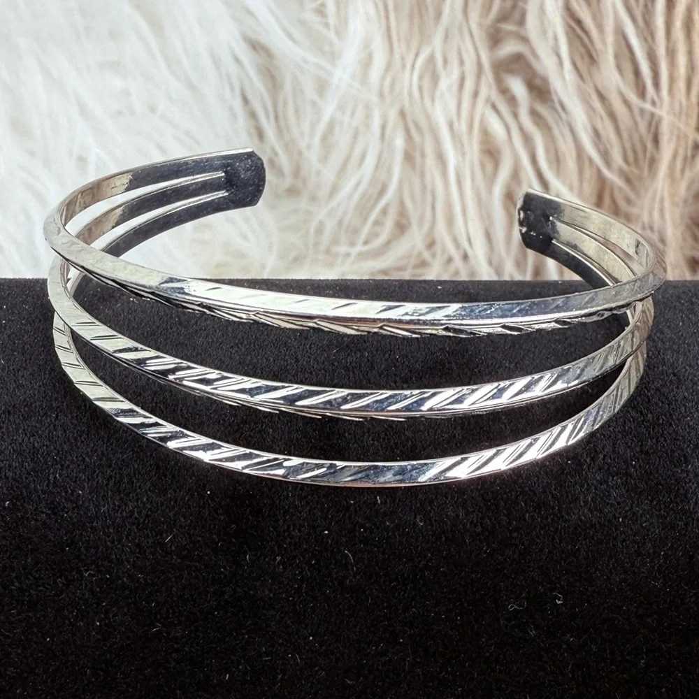 Vintage Silvertone bohemian chic cuff bracelet